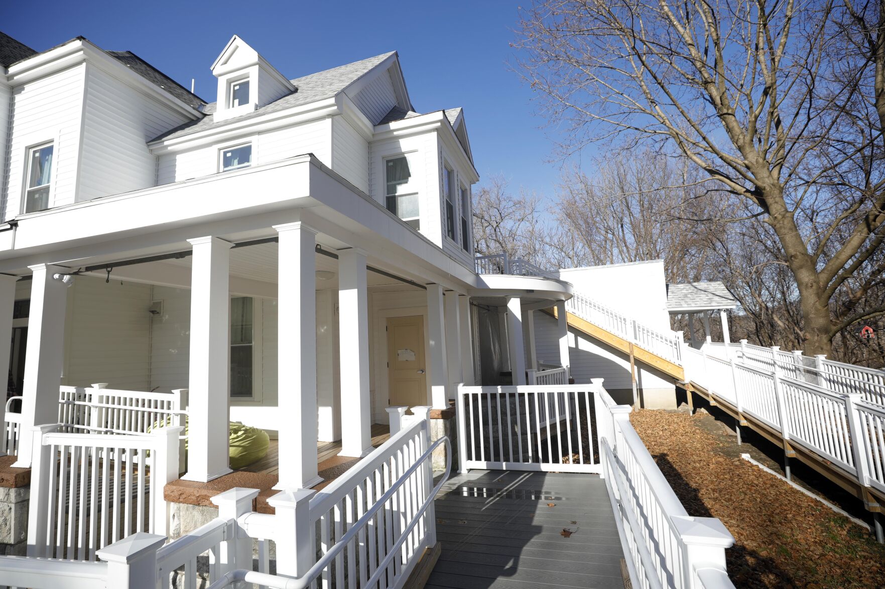 2020-11-26-LOUISONHOUSE (copy)